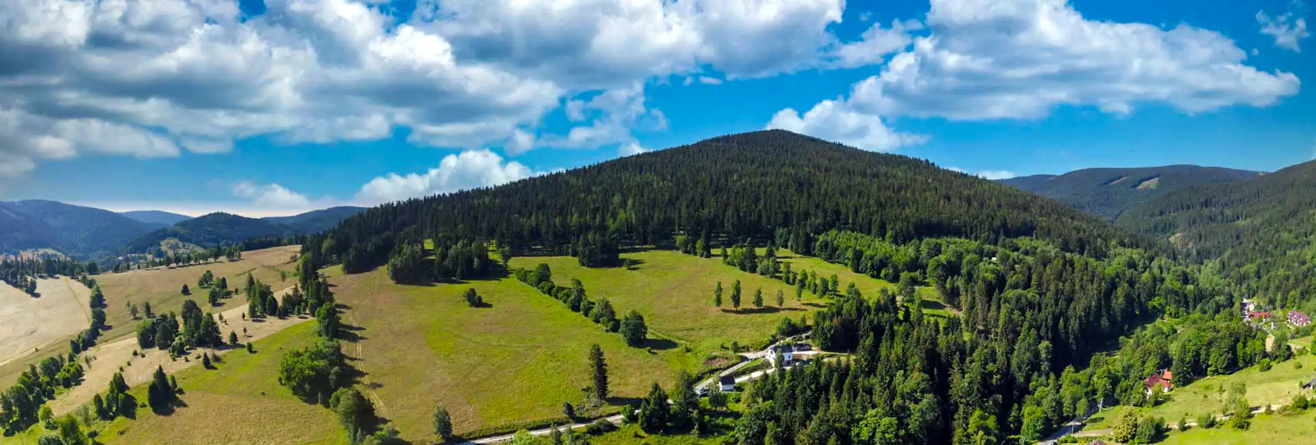 Dolina Kleśnicy i Masyw Śnieżnika z lotu ptaka